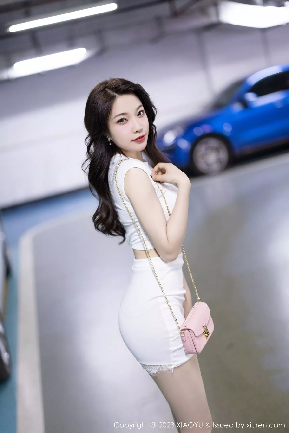 秀人集.com_[XiaoYu画语界]Vol.998_女神徐莉芝Booty白色短款上衣配白短裙露性感蕾丝内衣诱惑写真86P