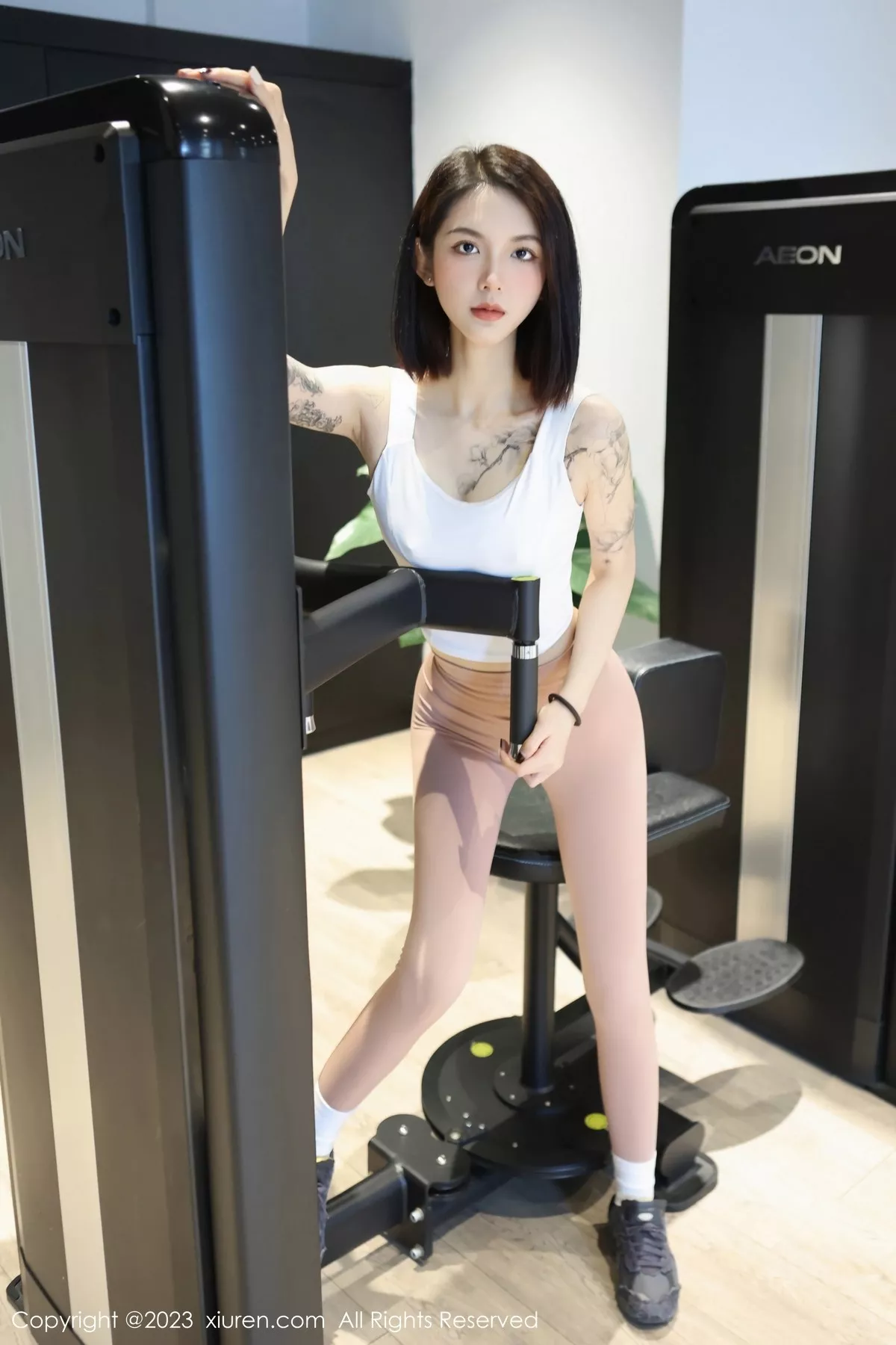 秀人集.com_[XiuRen秀人网]No.6506_模特乔一一健身场景性感白色运动内衣配淡红丝袜撩人诱惑写真82P