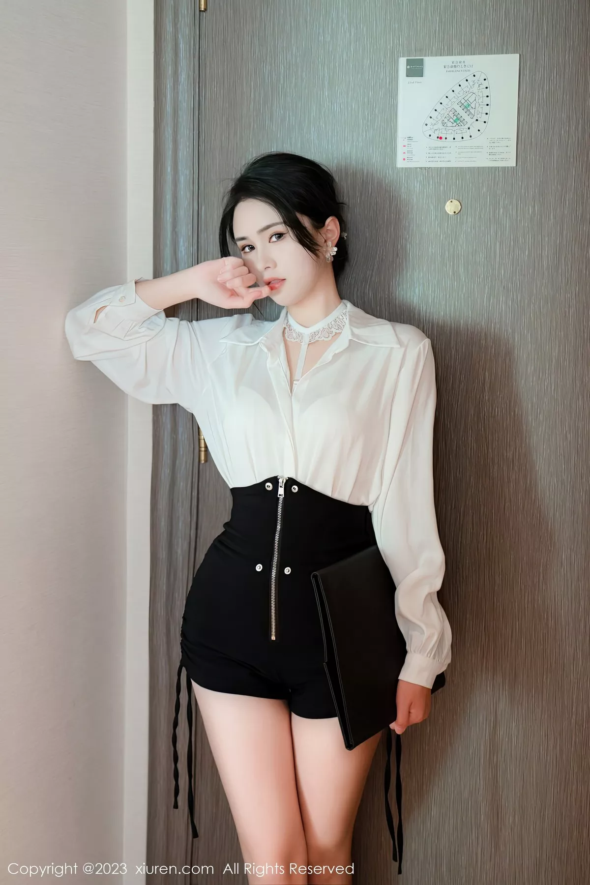 秀人集.com_[XiuRen秀人网]No.6520_模特艾希儿性感白T配黑短裙露白色蕾丝内衣秀曼妙身姿诱惑写真76P