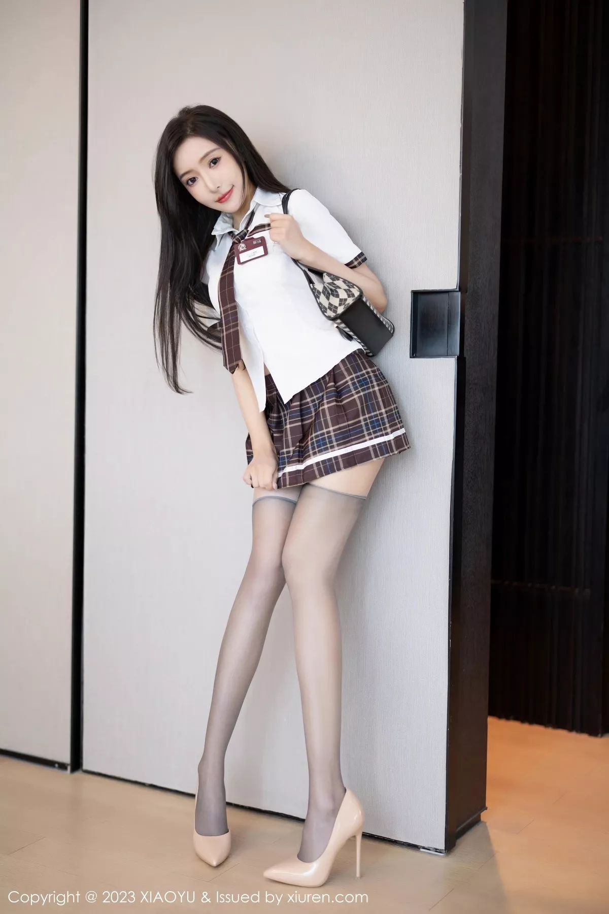 秀人集.com_[XiaoYu画语界]Vol.1001_女神王馨瑶yanni脱性感制服露粉色内衣秀曼妙身姿撩人诱惑写真90P