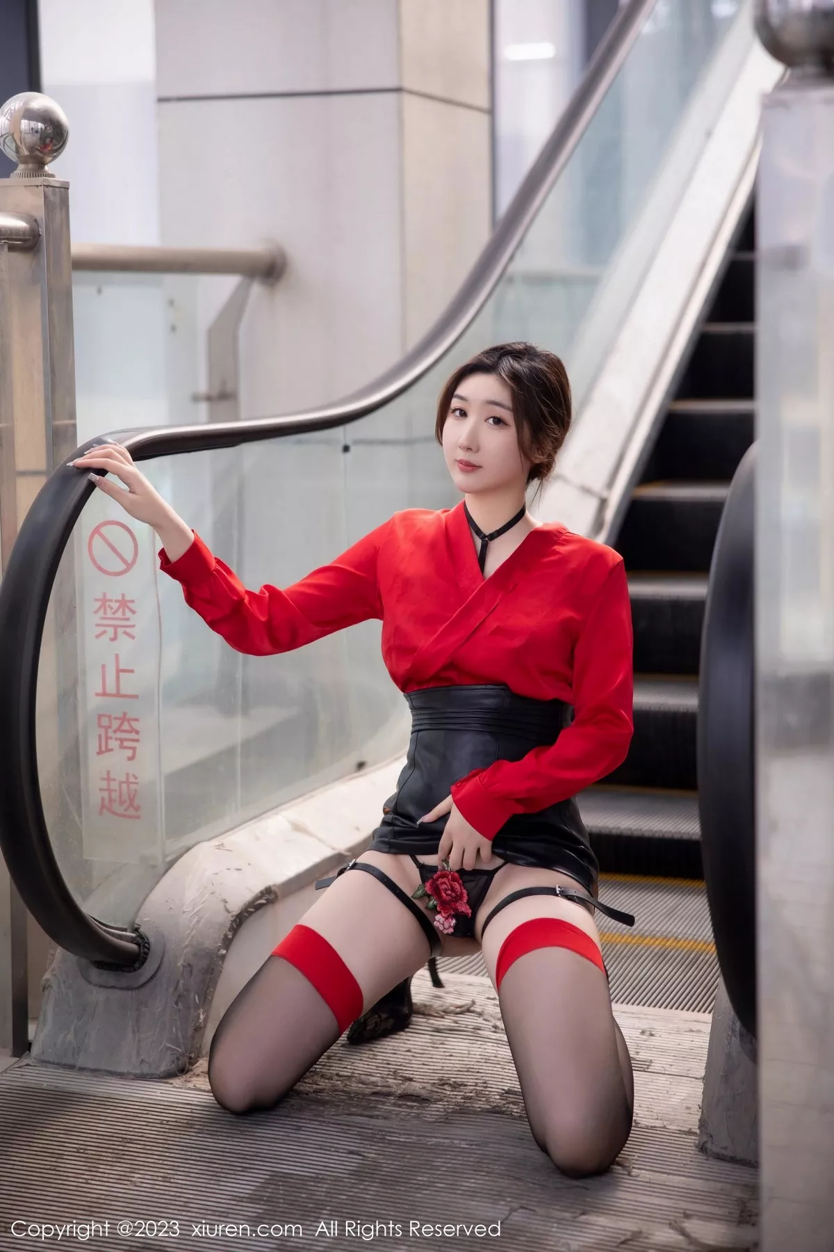 秀人集.com_[XiuRen秀人网]No.6529_模特江真真红色上衣配黑色短裙露花式内衣秀丰满身材诱惑写真88P