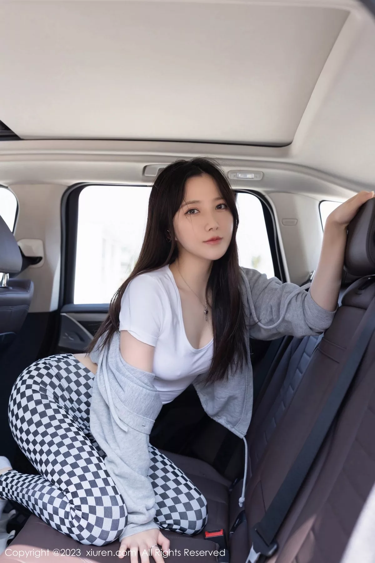 秀人集.com_[XiuRen秀人网]No.6541_模特鱼子酱Fish性感灰色上衣配格子裙秀曼妙身姿迷人诱惑写真82P