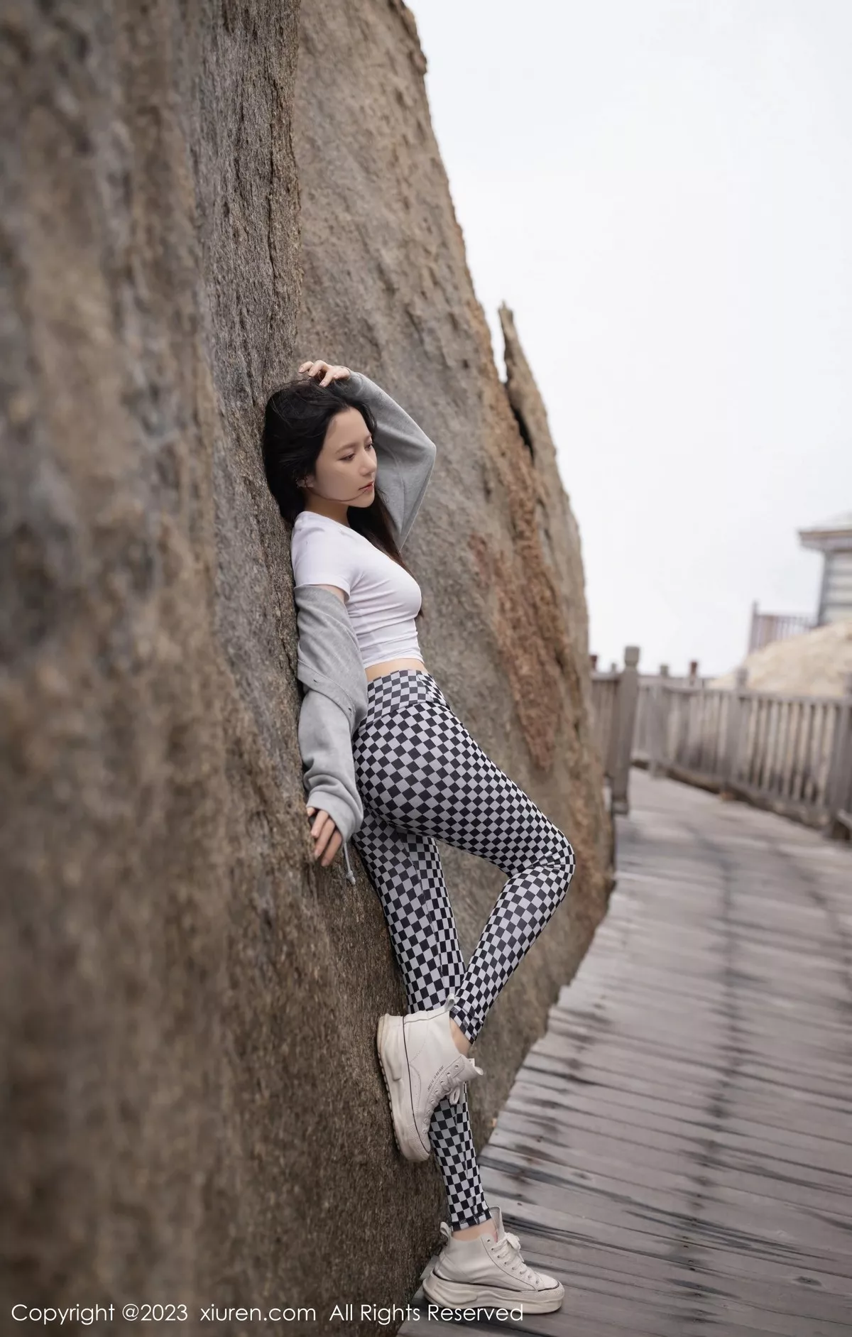 秀人集.com_[XiuRen秀人网]No.6541_模特鱼子酱Fish性感灰色上衣配格子裙秀曼妙身姿迷人诱惑写真82P