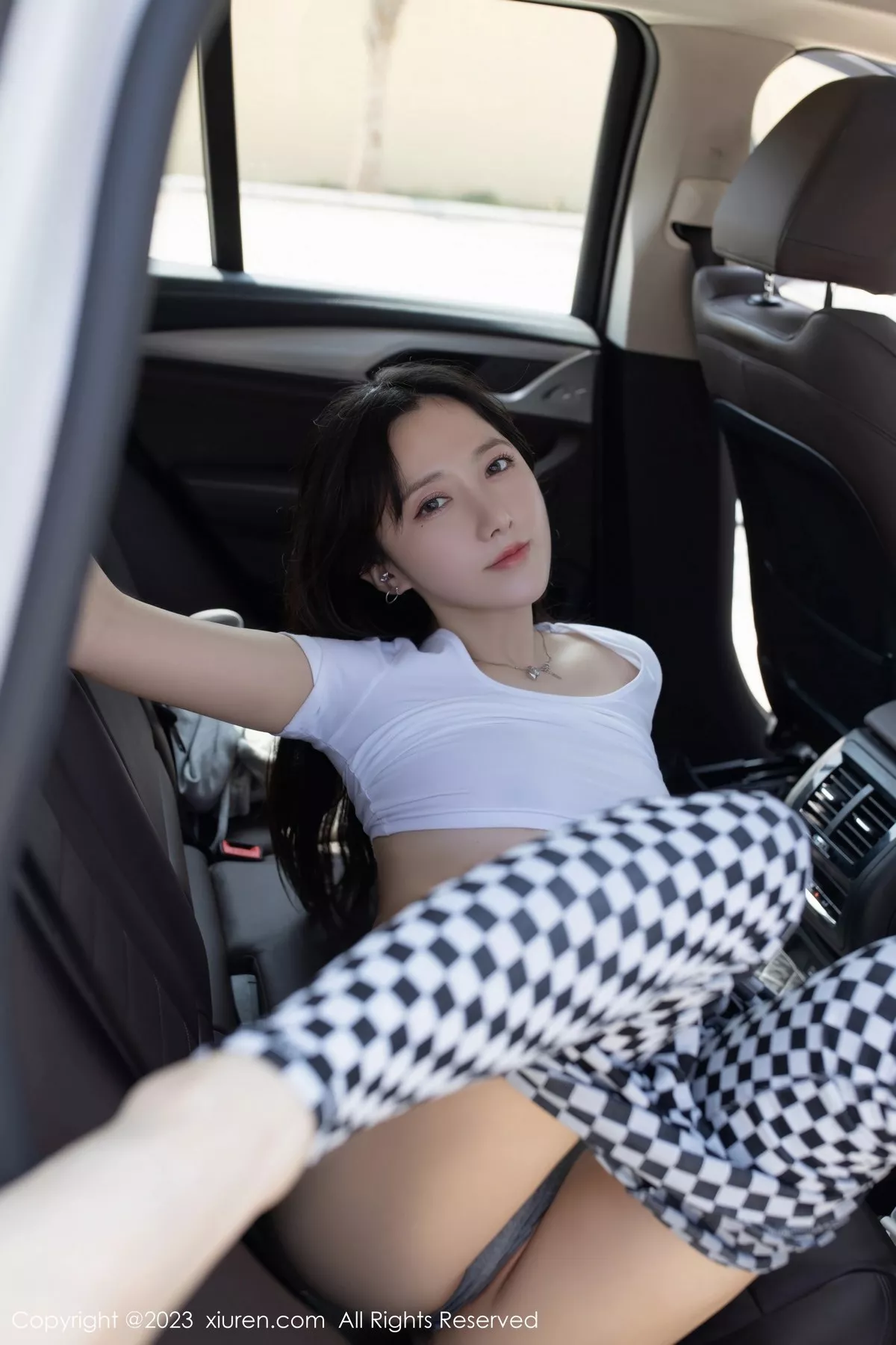 秀人集.com_[XiuRen秀人网]No.6541_模特鱼子酱Fish性感灰色上衣配格子裙秀曼妙身姿迷人诱惑写真82P