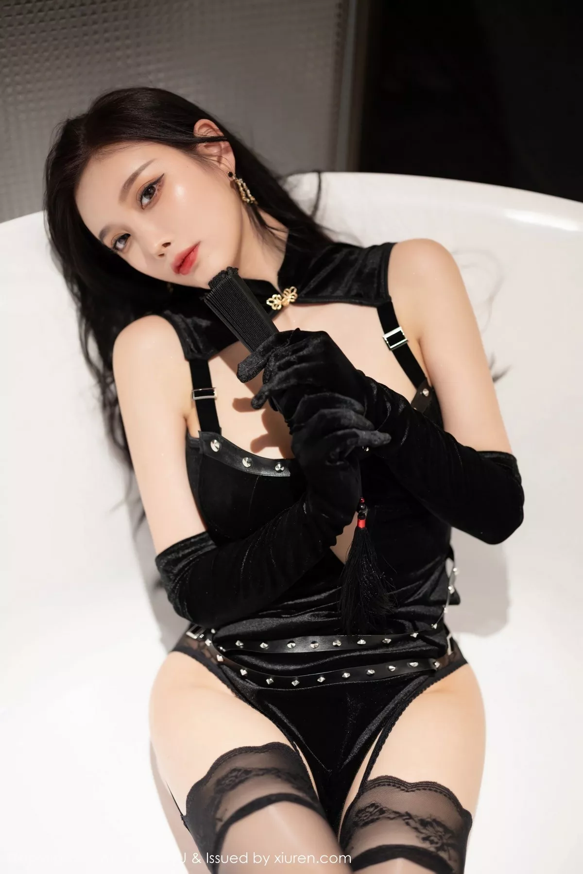 秀人集.com_[XiaoYu画语界]Vol.1002_女神杨晨晨Yome性感黑色情趣服配黑丝吊袜秀完美身材诱惑写真82P