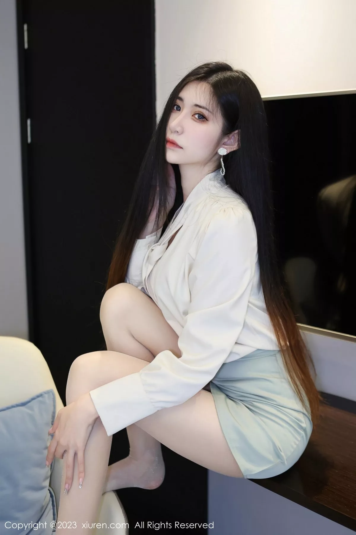 秀人集.com_[XiuRen秀人网]No.6547_模特依娜Yina性感浅色上衣配灰绿短裙露蕾丝内衣完美诱惑写真88P