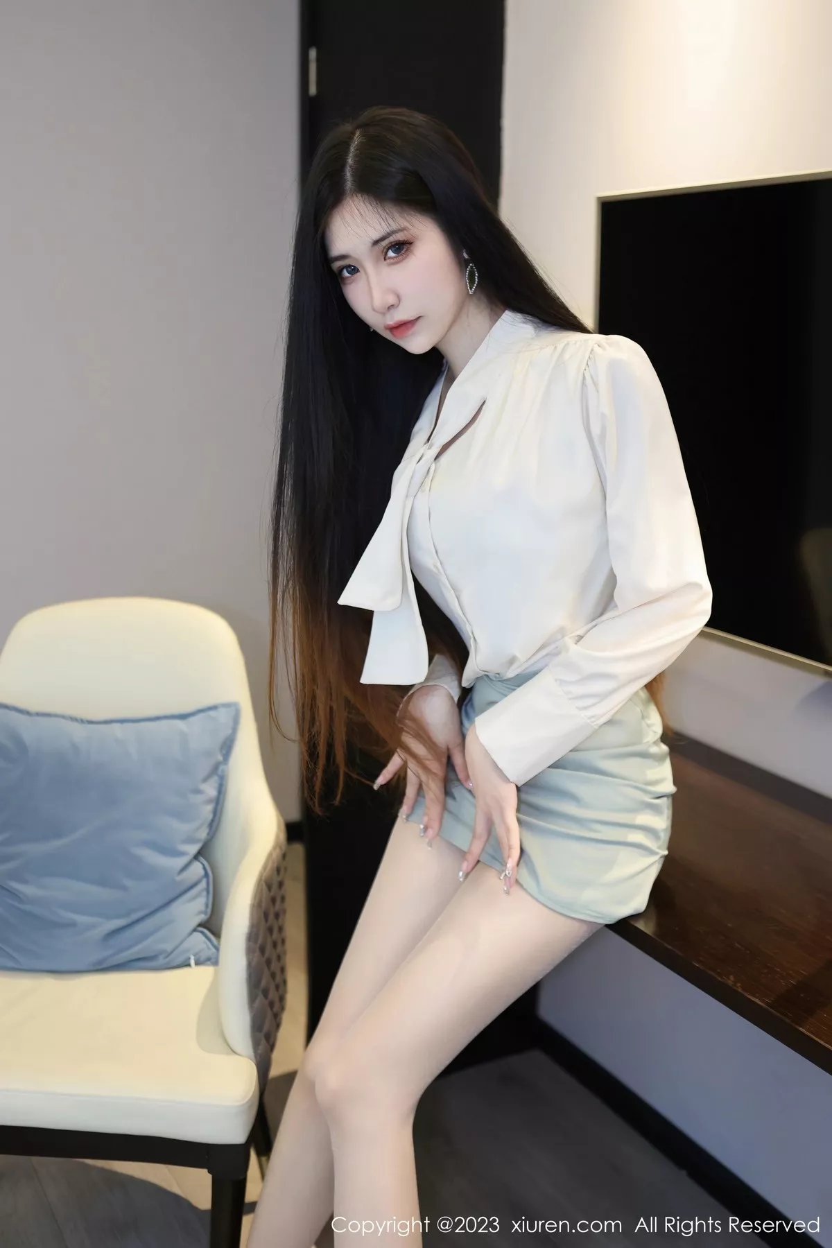 秀人集.com_[XiuRen秀人网]No.6547_模特依娜Yina性感浅色上衣配灰绿短裙露蕾丝内衣完美诱惑写真88P