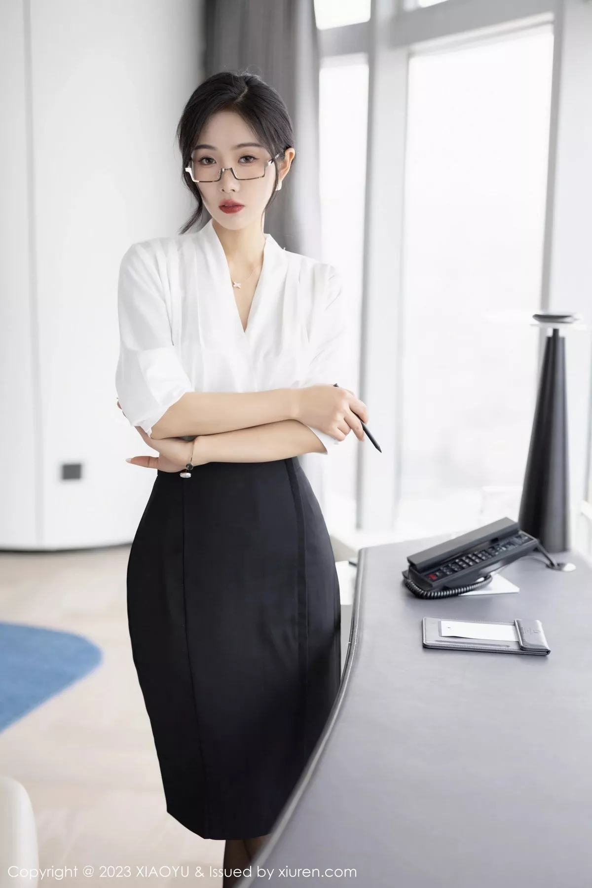 秀人集.com_[XiaoYu画语界]Vol.1005_模特苏苏阿OL职业装露白色蕾丝内衣秀曼妙身姿迷人诱惑写真87P