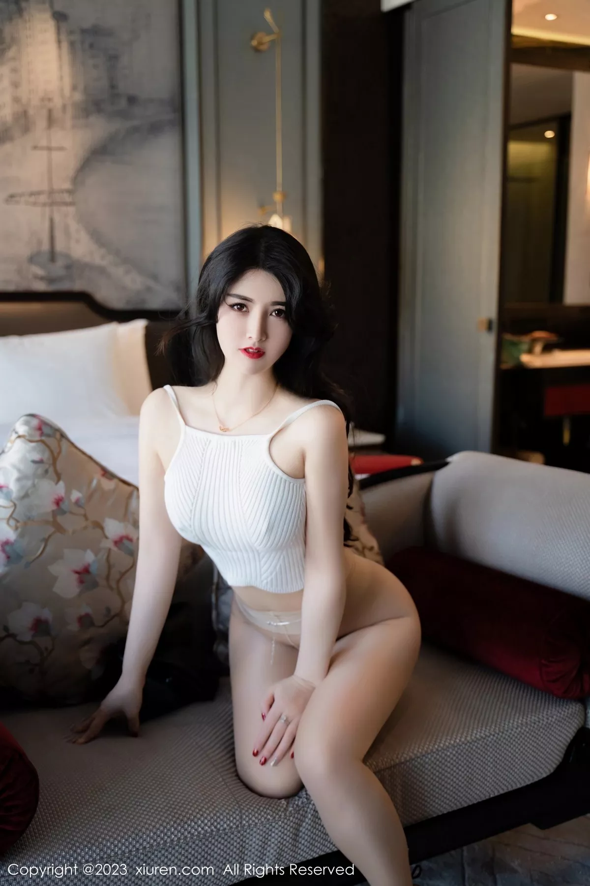 秀人集.com_[XiuRen秀人网]No.6568_模特诗诗kiki白色上衣配黑皮短裙露超薄肉丝秀惹火身材诱惑写真57P