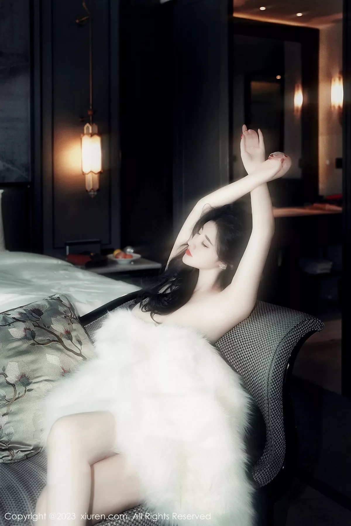 秀人集.com_[XiuRen秀人网]No.6568_模特诗诗kiki白色上衣配黑皮短裙露超薄肉丝秀惹火身材诱惑写真57P