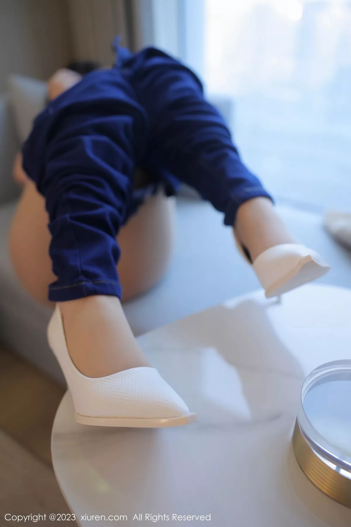 秀人集.com_[XiuRen秀人网]No.6570_模特江真真白色上衣配牛仔裤露超薄无内肉丝秀翘臀诱惑写真83P