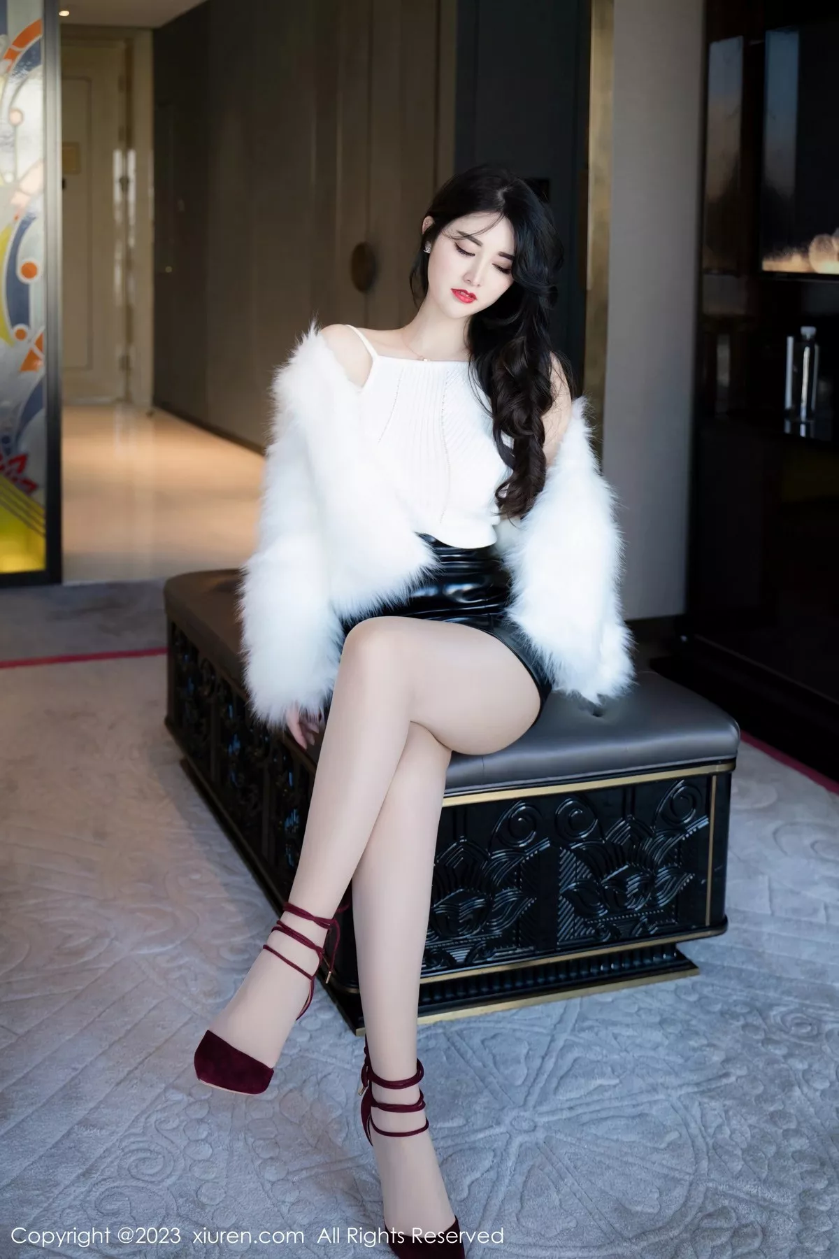 秀人集.com_[XiuRen秀人网]No.6568_模特诗诗kiki白色上衣配黑皮短裙露超薄肉丝秀惹火身材诱惑写真57P