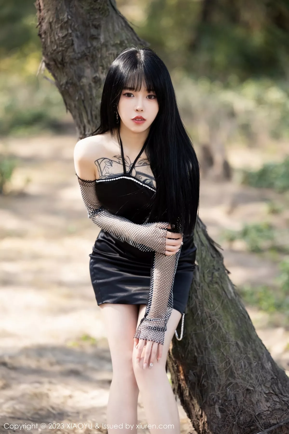 秀人集.com_[XiaoYu画语界]Vol.1006_模特奶瓶黑色连身短裙+性感蓝色蕾丝内衣秀曼妙身姿诱惑写真103P