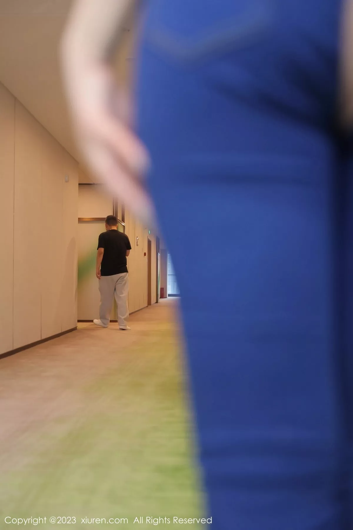 秀人集.com_[XiuRen秀人网]No.6570_模特江真真白色上衣配牛仔裤露超薄无内肉丝秀翘臀诱惑写真83P