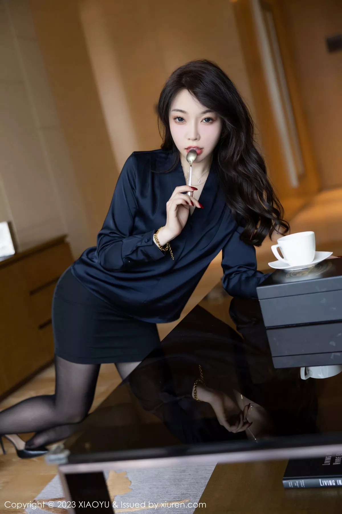 秀人集.com_[XiaoYu画语界]Vol.1007_女神徐莉芝Booty脱OL装露性感开档连体黑丝秀曼妙身姿诱惑写真87P