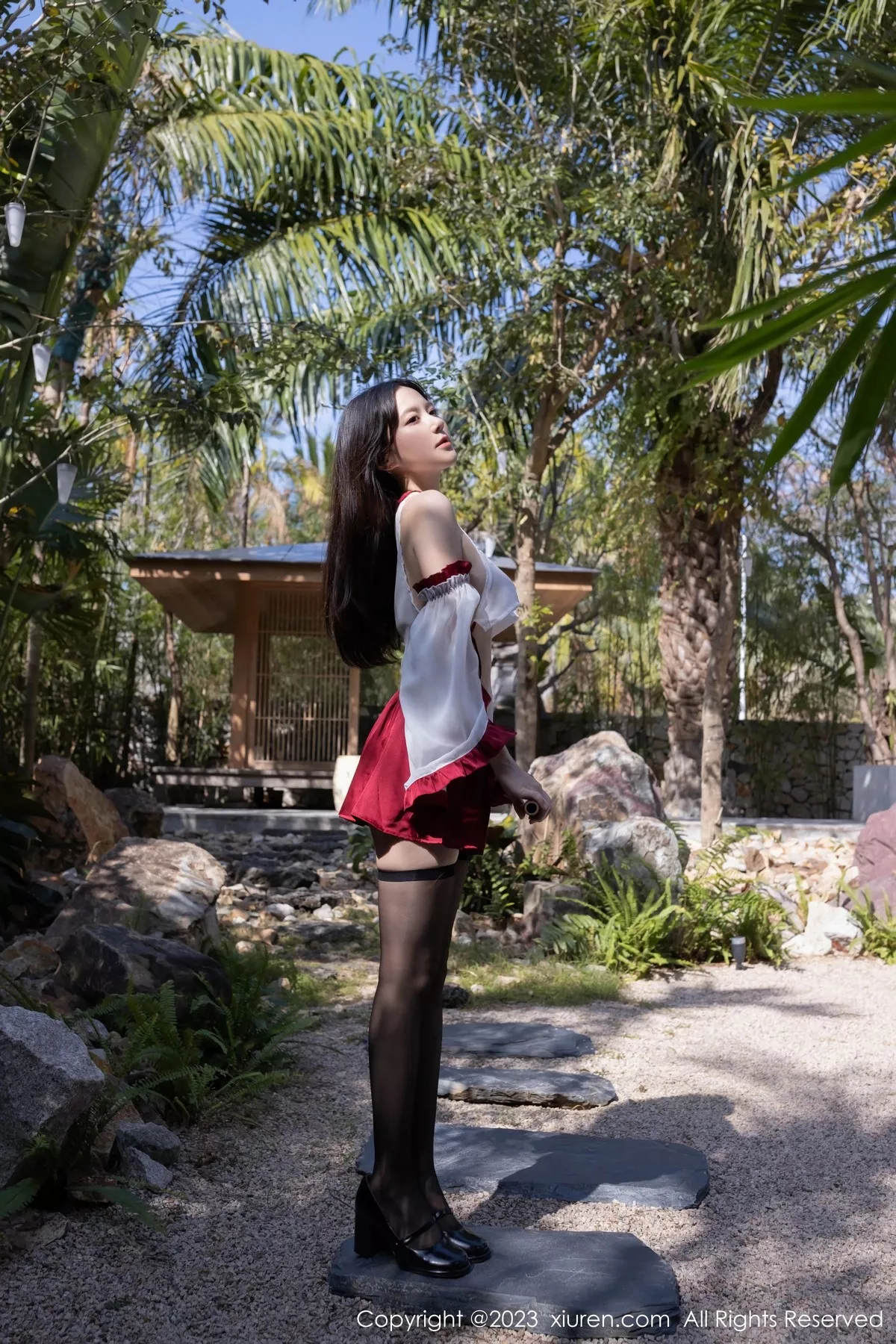 秀人集.com_[XiuRen秀人网]No.6579_模特鱼子酱Fish性感白色上衣配红短裙秀翘臀美腿完美诱惑写真81P