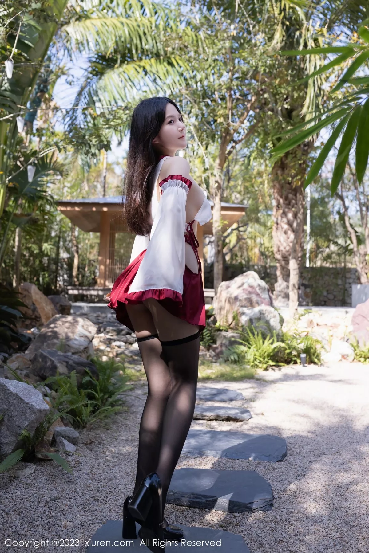 秀人集.com_[XiuRen秀人网]No.6579_模特鱼子酱Fish性感白色上衣配红短裙秀翘臀美腿完美诱惑写真81P