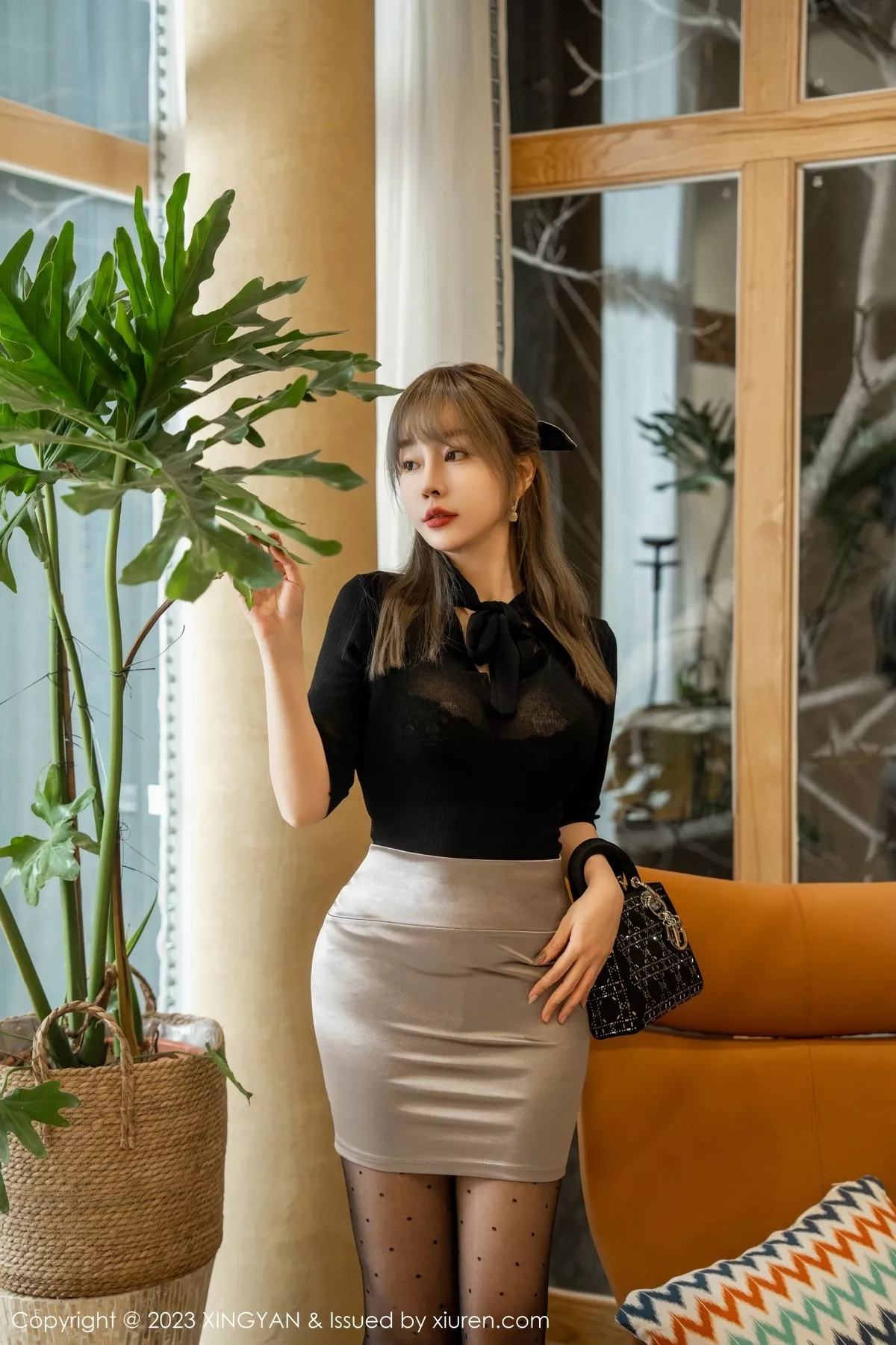 秀人集.com_[XINGYAN星颜社]VOL.191_女神王雨纯黑色上衣配银灰色短裙露黑色蕾丝内衣完美诱惑写真81P