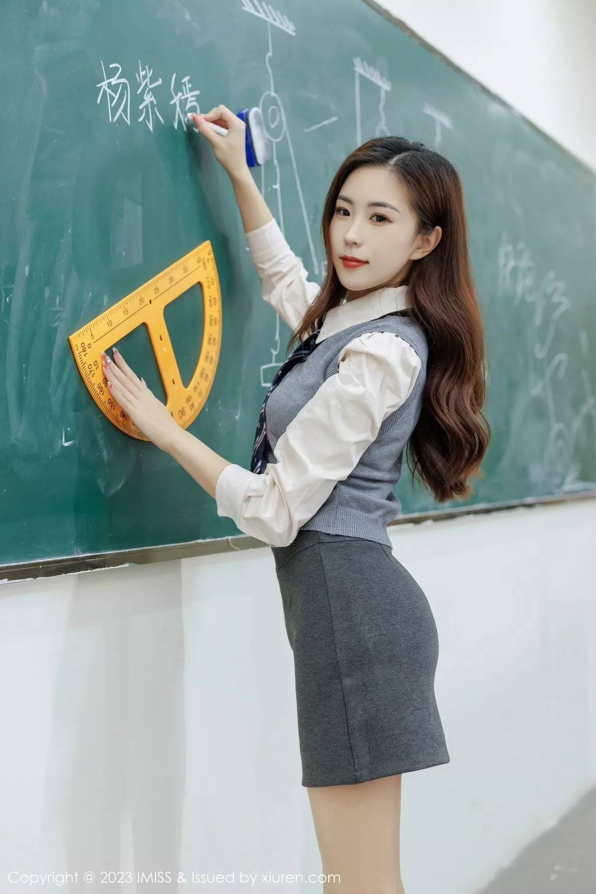 秀人集.com_[IMISS爱蜜社]Vol.730_模特杨紫嫣candy学姐装扮露白色蕾丝内衣配开档肉丝诱惑写真69P