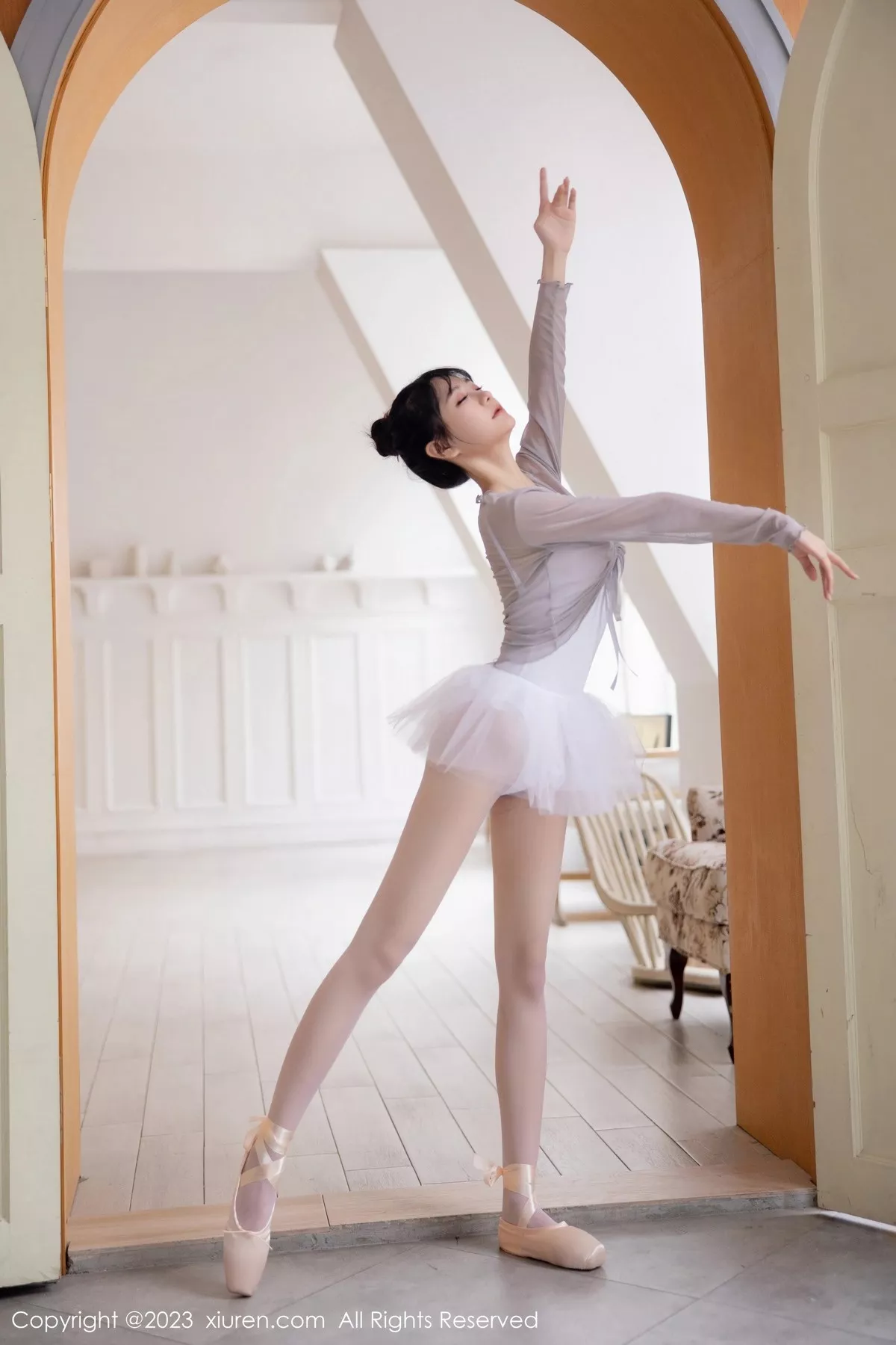 秀人集.com_[XiuRen秀人网]No.6592_模特谢小蒽性感淡灰色芭蕾舞裙配白色丝袜秀曼妙身姿诱惑写真91P
