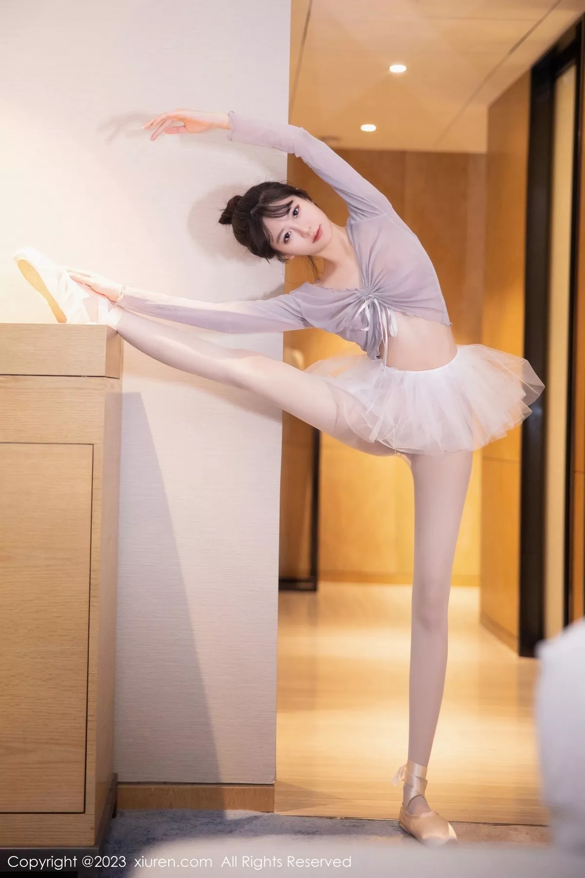 秀人集.com_[XiuRen秀人网]No.6592_模特谢小蒽性感淡灰色芭蕾舞裙配白色丝袜秀曼妙身姿诱惑写真91P