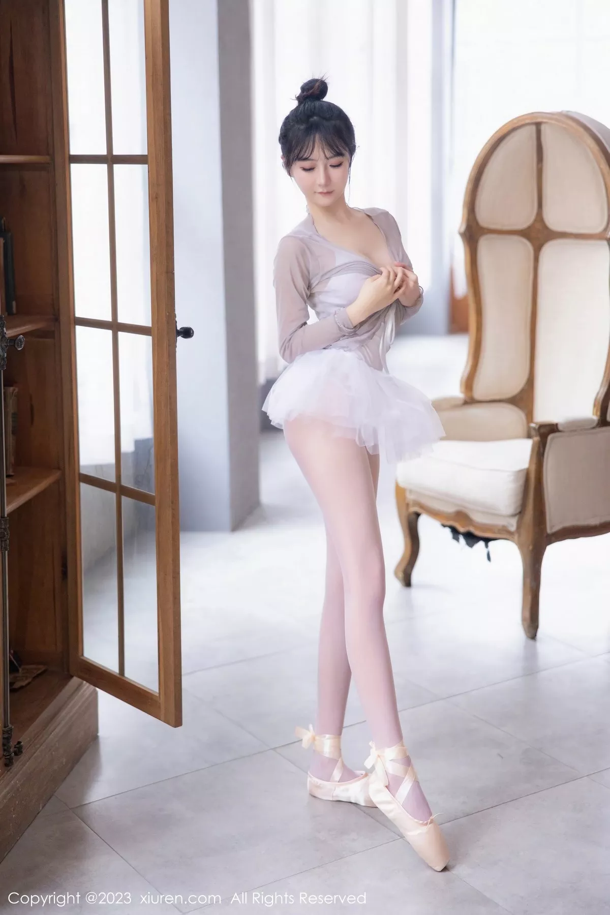 秀人集.com_[XiuRen秀人网]No.6592_模特谢小蒽性感淡灰色芭蕾舞裙配白色丝袜秀曼妙身姿诱惑写真91P