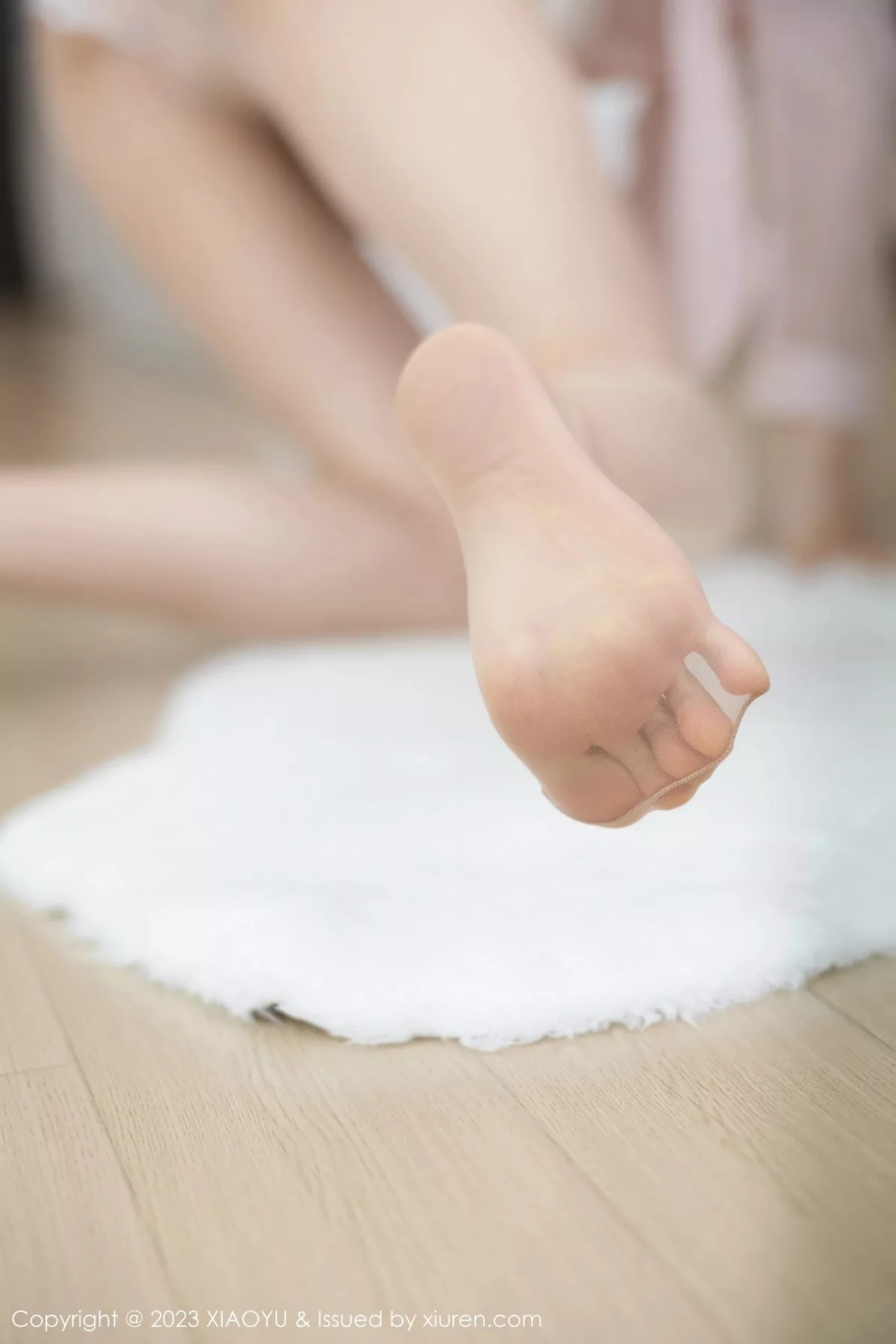 秀人集.com_[XiaoYu画语界]Vol.1009_女神徐莉芝Booty粉色衬衫露白色蕾丝内衣秀曼妙身姿迷人写真82P