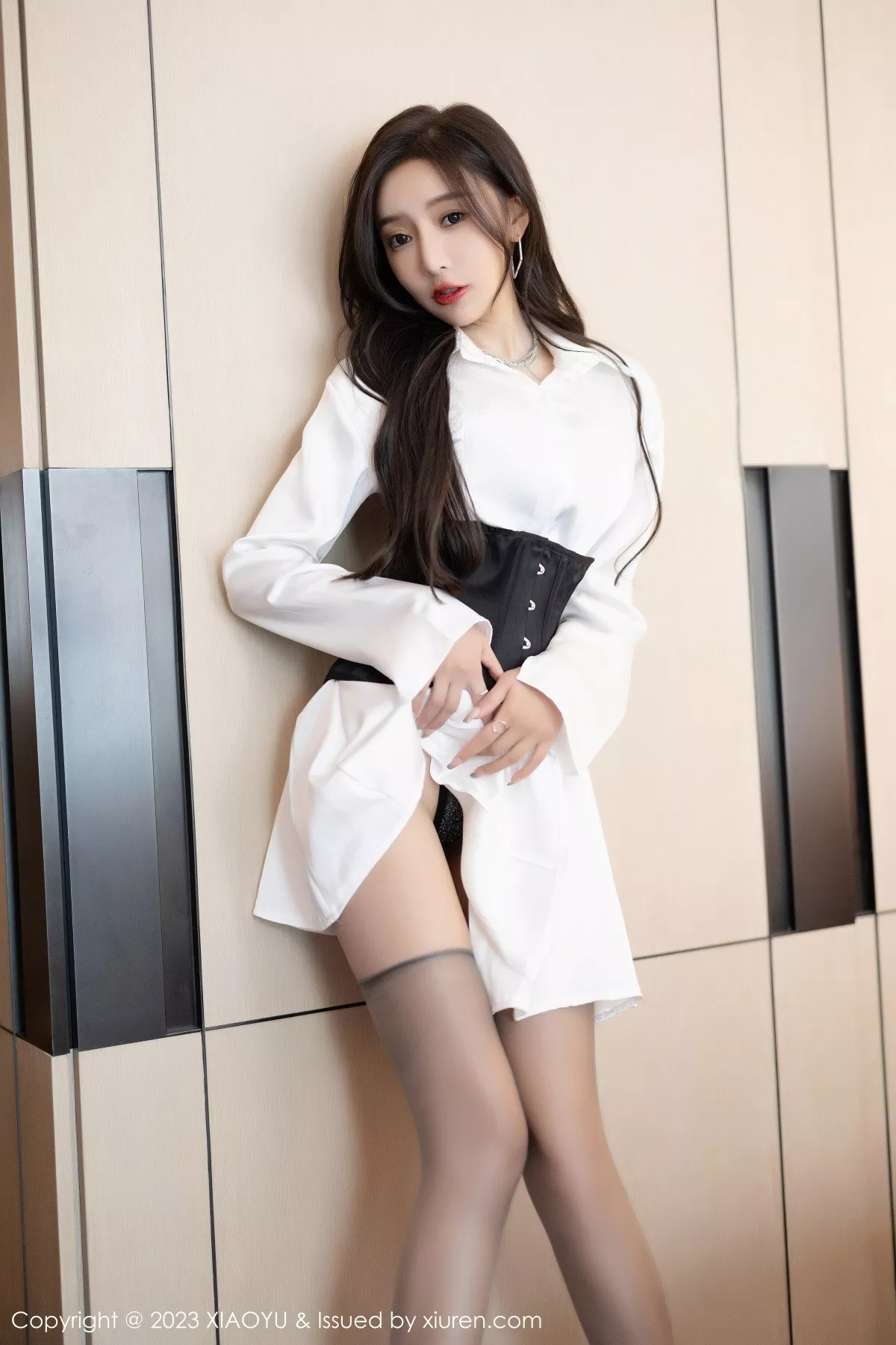 秀人集.com_[XiaoYu画语界]Vol.990_女神王馨瑶yanni脱时尚白色长款服露性感灰色内衣迷人诱惑写真82P