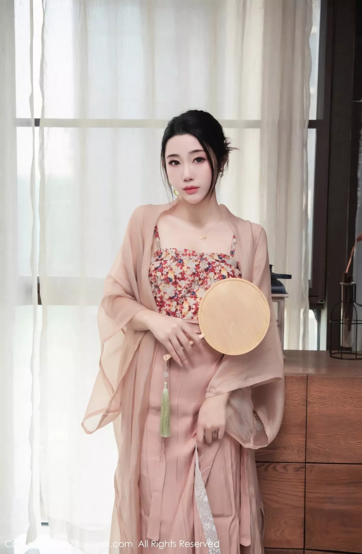 秀人集.com_[XiuRen秀人网]No.6457_模特严利娅Yuliya性感浅暖色古风汉服半撩秀曼妙身姿诱惑写真104P