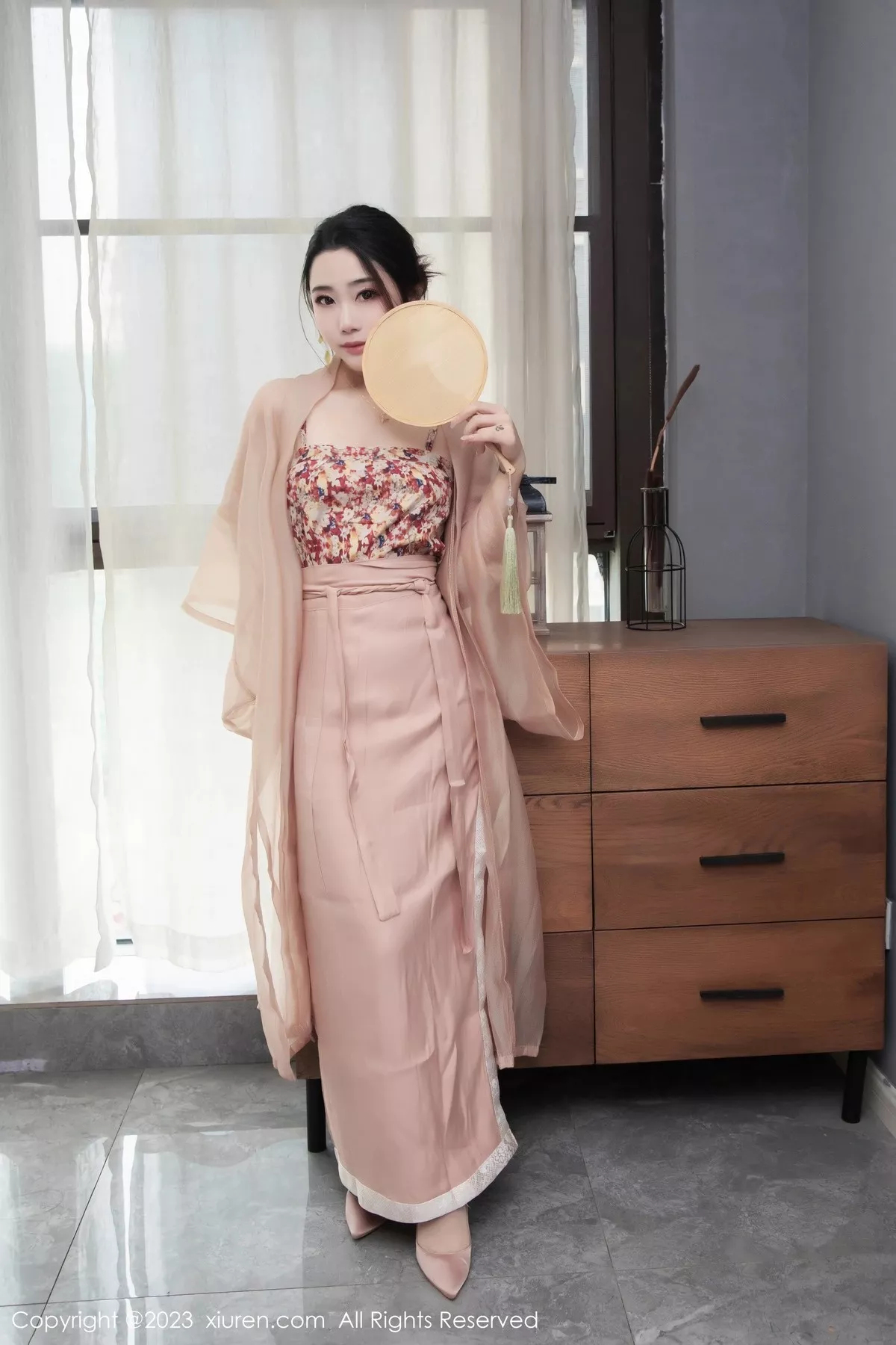 秀人集.com_[XiuRen秀人网]No.6457_模特严利娅Yuliya性感浅暖色古风汉服半撩秀曼妙身姿诱惑写真104P