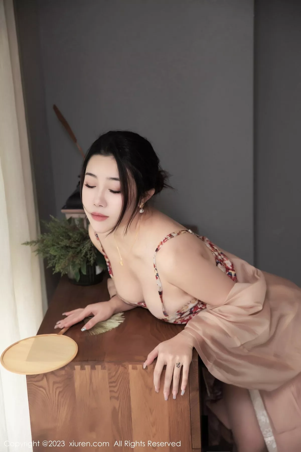 秀人集.com_[XiuRen秀人网]No.6457_模特严利娅Yuliya性感浅暖色古风汉服半撩秀曼妙身姿诱惑写真104P