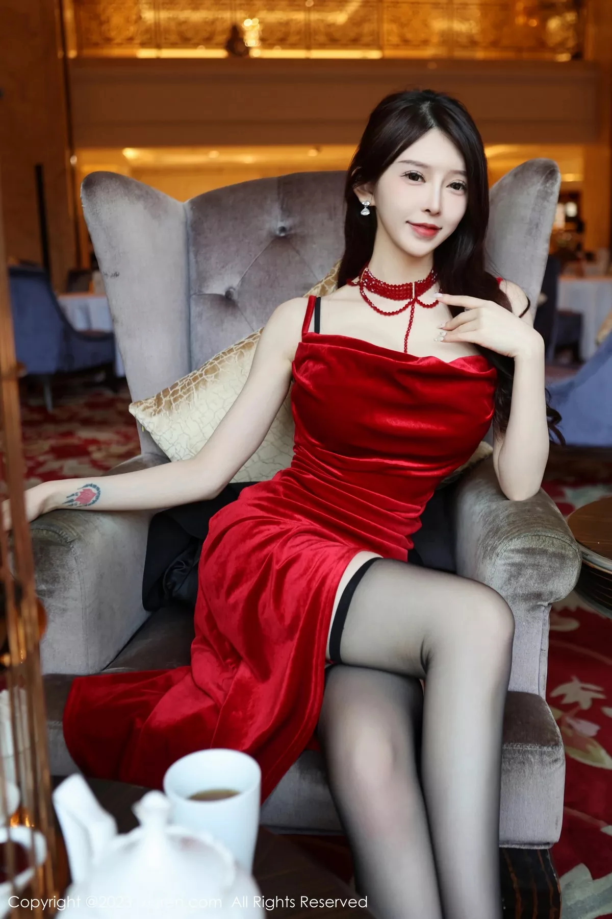 秀人集.com_[XiuRen秀人网]No.6460_模特玉兔miki私房性感红色吊带长裙露黑色蕾丝内衣惹火诱惑写真96P