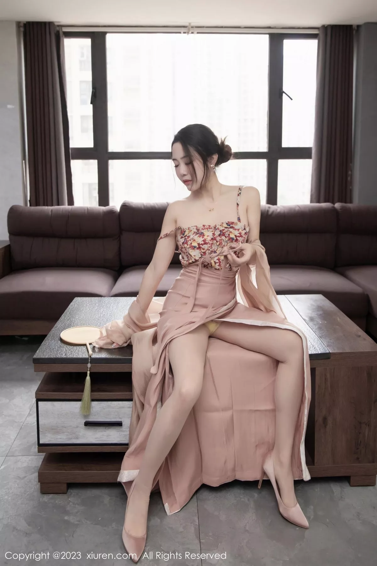 秀人集.com_[XiuRen秀人网]No.6457_模特严利娅Yuliya性感浅暖色古风汉服半撩秀曼妙身姿诱惑写真104P