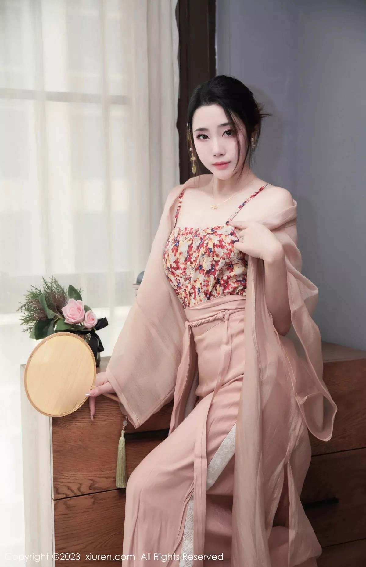 秀人集.com_[XiuRen秀人网]No.6457_模特严利娅Yuliya性感浅暖色古风汉服半撩秀曼妙身姿诱惑写真104P