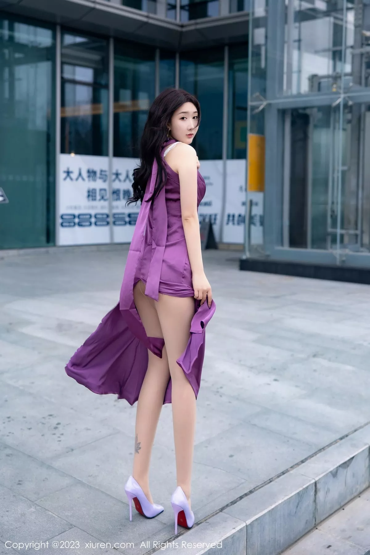 秀人集.com_[XiuRen秀人网]No.6462_模特江真真半脱紫色连衣长裙露性感白色蕾丝内衣迷人诱惑写真100P