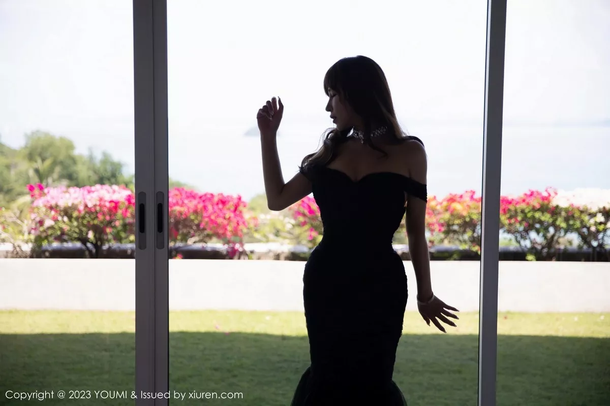 秀人集.com_[YouMi尤蜜荟]Vol.917_模特icy猪泰国旅拍性感黑色蕾丝情趣连体衣配超薄黑丝魅惑写真80P