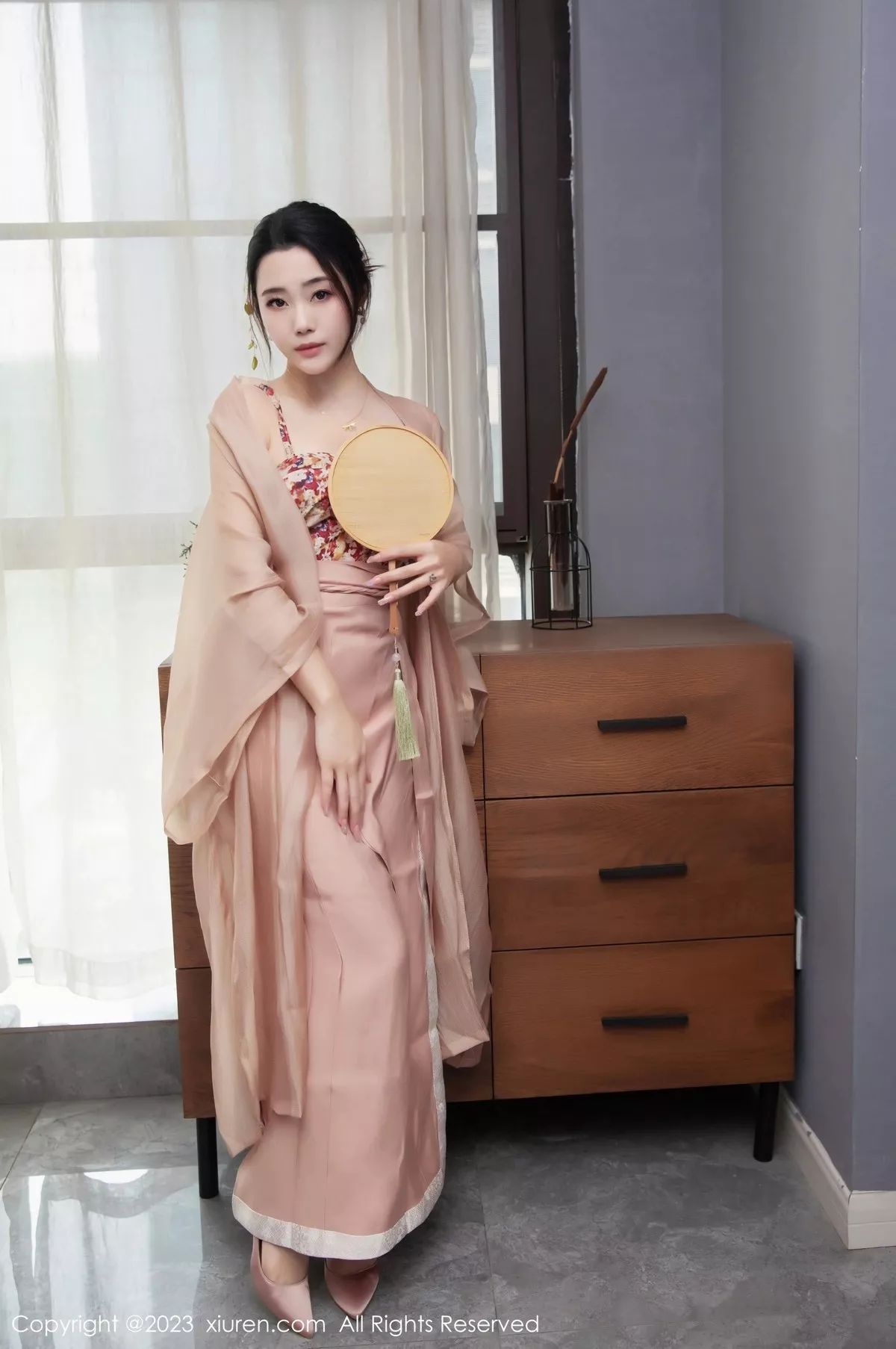 秀人集.com_[XiuRen秀人网]No.6457_模特严利娅Yuliya性感浅暖色古风汉服半撩秀曼妙身姿诱惑写真104P