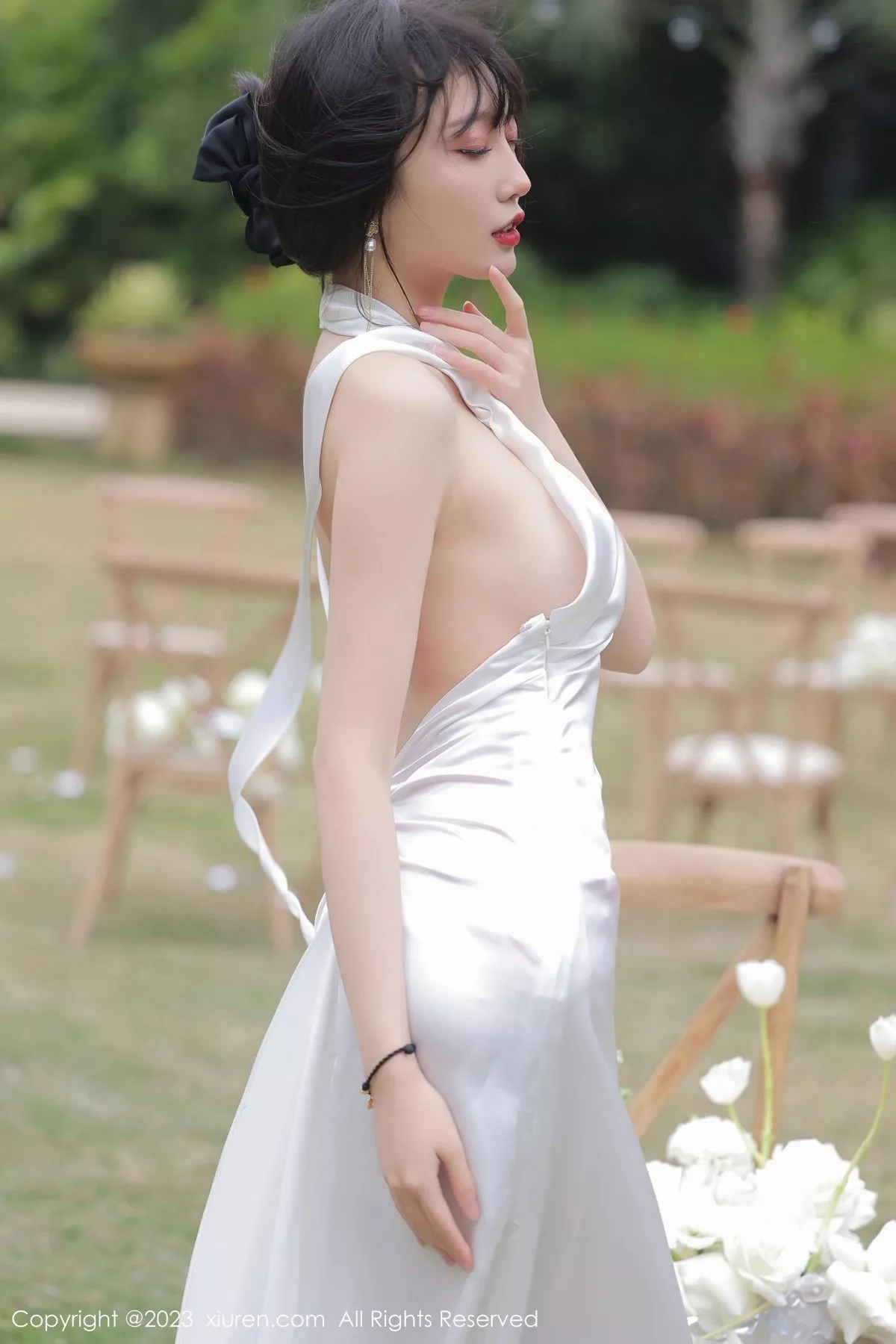 秀人集.com_[XiuRen秀人网]No.6466_模特玥儿玥er性感白色长礼裙真空半脱秀惹火身材撩人诱惑写真57P