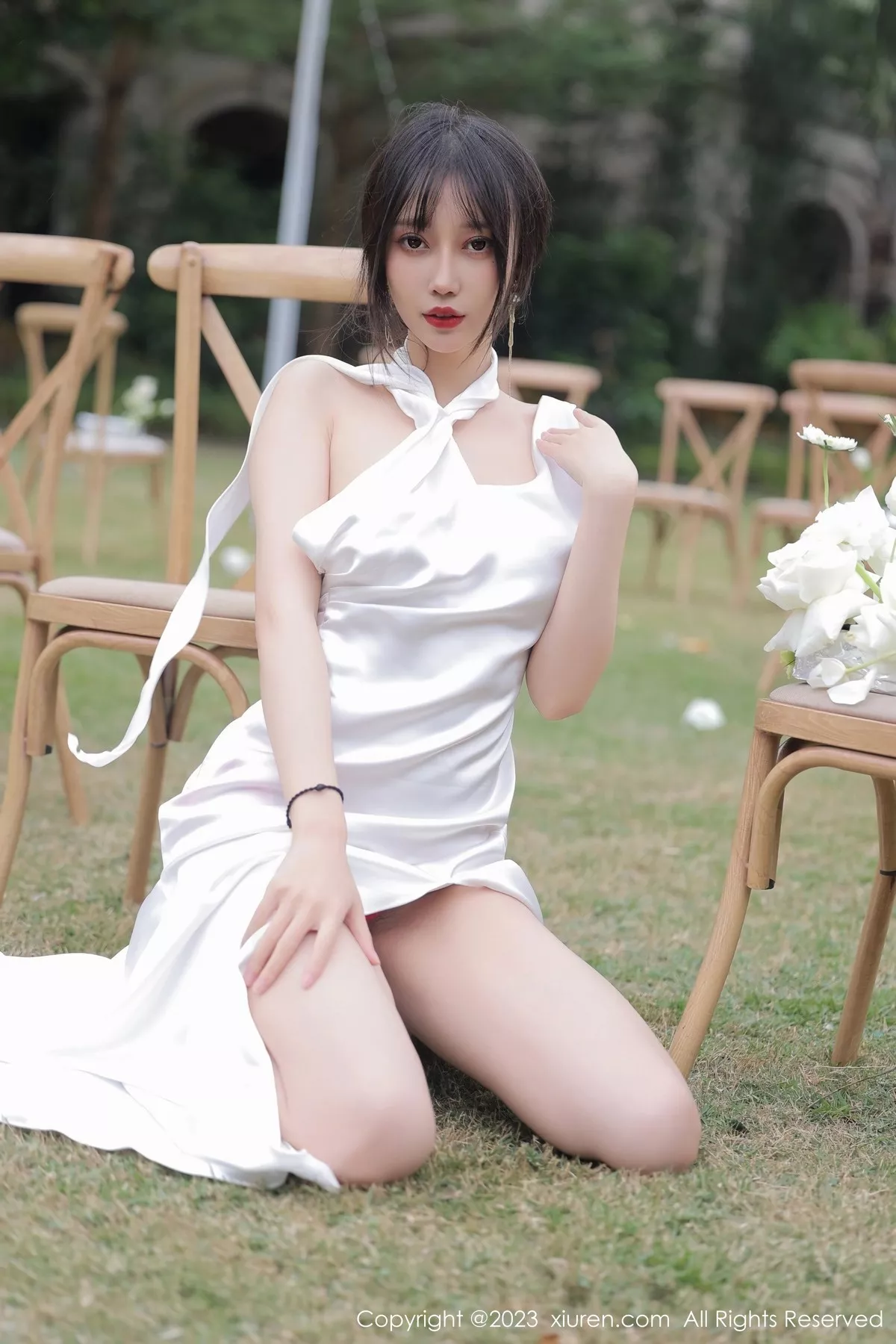 秀人集.com_[XiuRen秀人网]No.6466_模特玥儿玥er性感白色长礼裙真空半脱秀惹火身材撩人诱惑写真57P