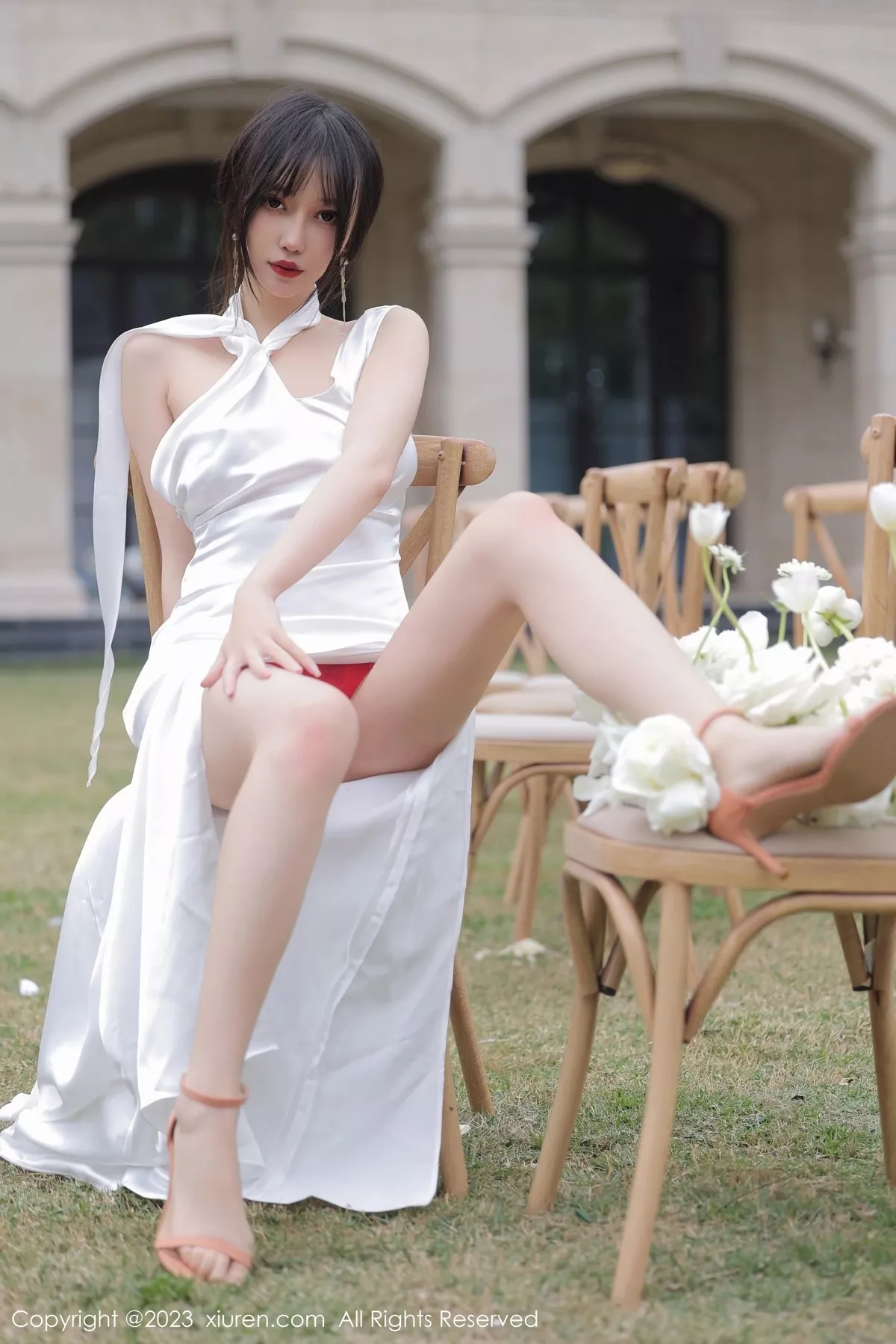 秀人集.com_[XiuRen秀人网]No.6466_模特玥儿玥er性感白色长礼裙真空半脱秀惹火身材撩人诱惑写真57P
