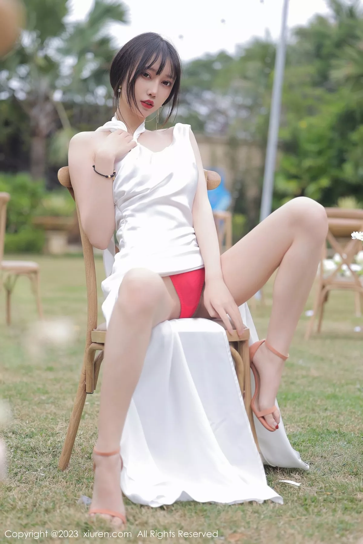 秀人集.com_[XiuRen秀人网]No.6466_模特玥儿玥er性感白色长礼裙真空半脱秀惹火身材撩人诱惑写真57P