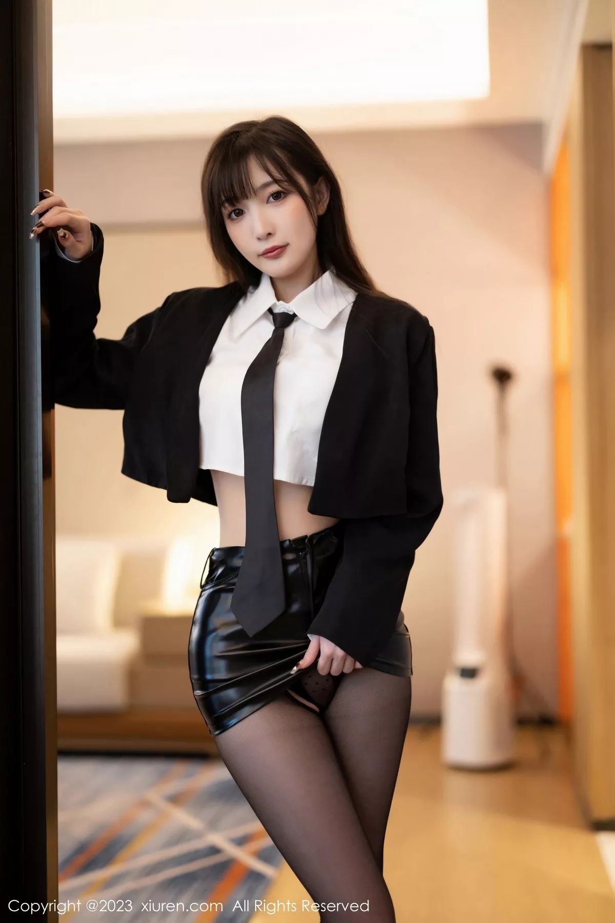 秀人集.com_[XiuRen秀人网]No.6651_模特林星阑性感深色衣配黑皮短裙半脱秀曼妙身姿迷人诱惑写真87P
