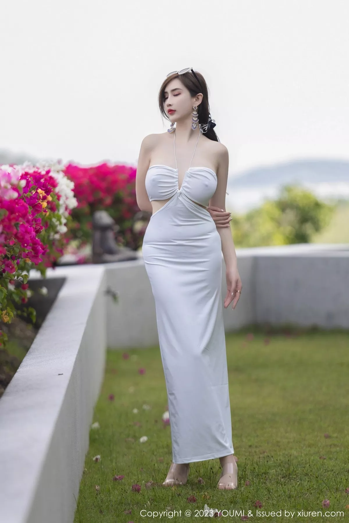 秀人集.com_[YouMi尤蜜荟]Vol.931_女神Carol周妍希白色轻透连身裙配超薄肉丝秀丰满身材诱惑写真88P