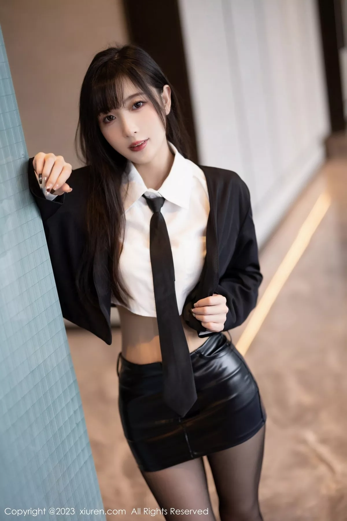 秀人集.com_[XiuRen秀人网]No.6651_模特林星阑性感深色衣配黑皮短裙半脱秀曼妙身姿迷人诱惑写真87P