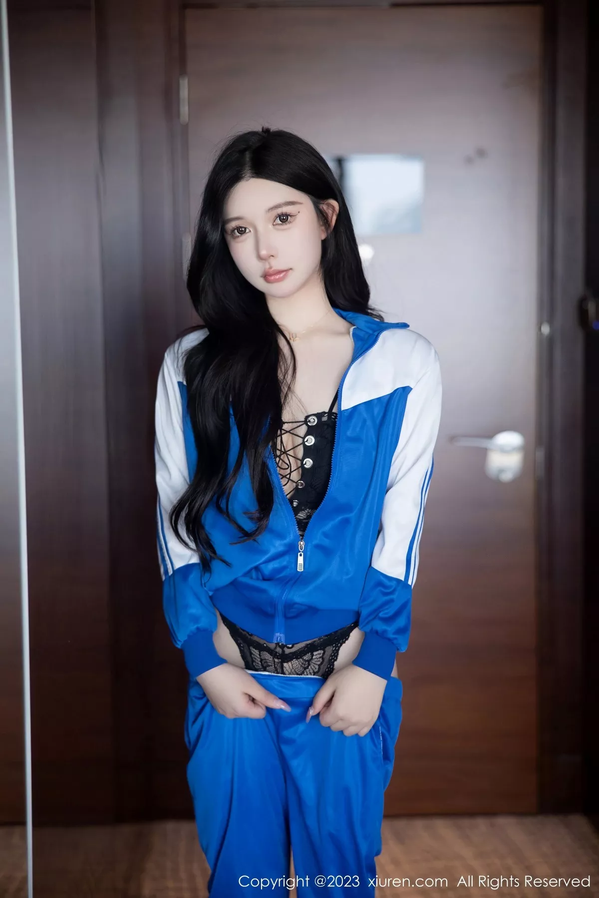 秀人集.com_[XiuRen秀人网]No.6660_模特林珊珊性感蓝色运动服露黑色情趣内衣秀惹火身材诱惑写真101P