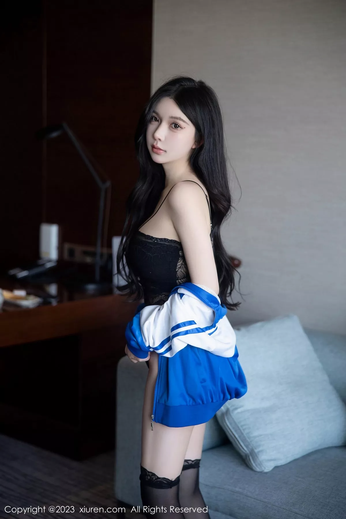 秀人集.com_[XiuRen秀人网]No.6660_模特林珊珊性感蓝色运动服露黑色情趣内衣秀惹火身材诱惑写真101P