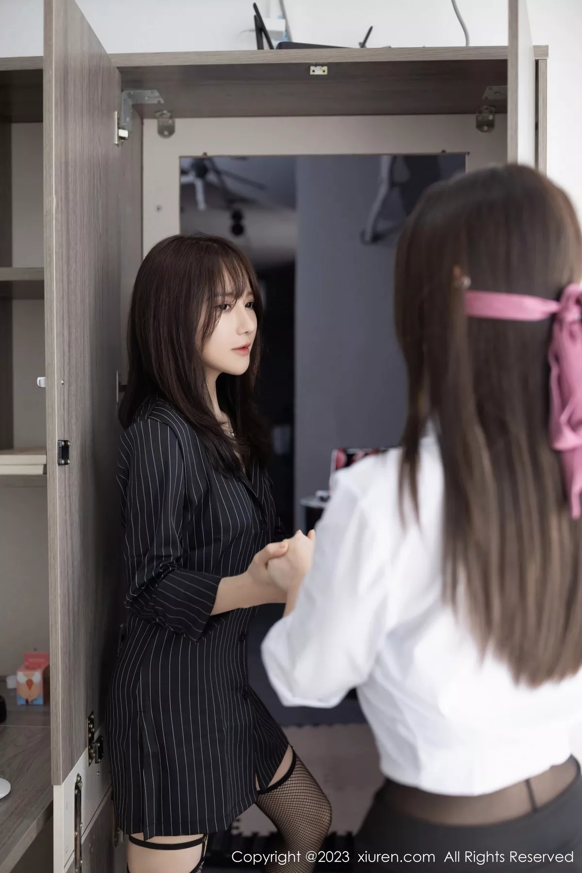 秀人集.com_[XiuRen秀人网]No.6664_模特鱼子酱Fish办公室场景黑色情趣服饰配超薄黑丝极致魅惑写真81P