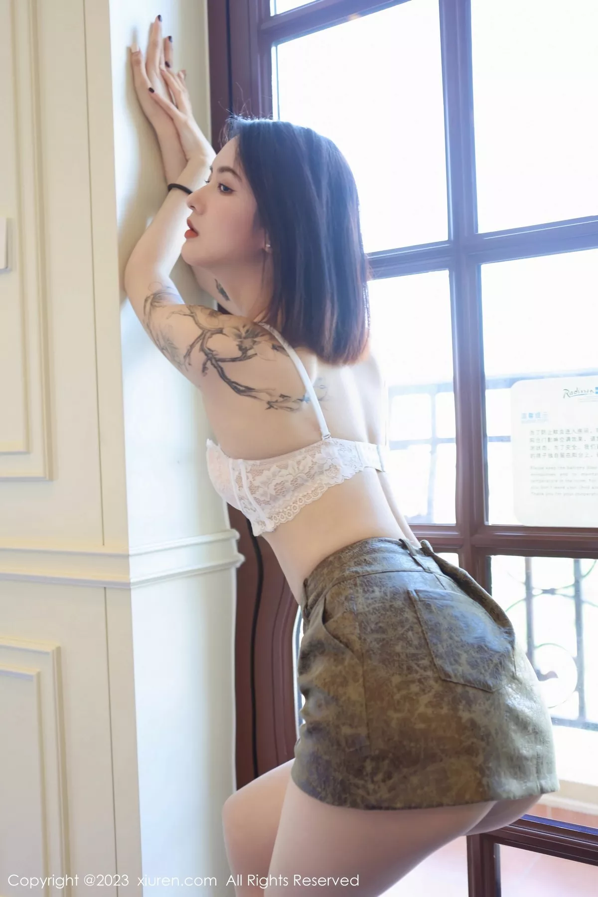 秀人集.com_[XiuRen秀人网]No.6661_模特乔一一性感浅蓝色上衣配皮质短裙露白色蕾丝内衣诱惑写真81P