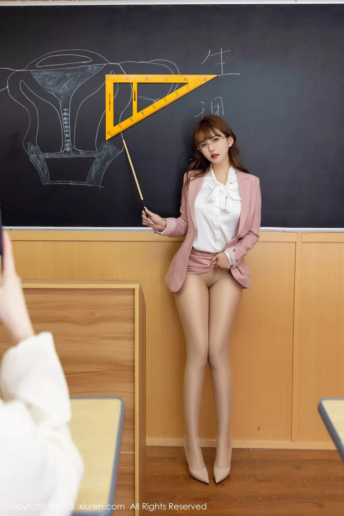 秀人集.com_[XiuRen秀人网]No.6655_模特张思允Nice性感粉色短裙套装配超薄肉丝秀翘臀美腿诱惑写真93P