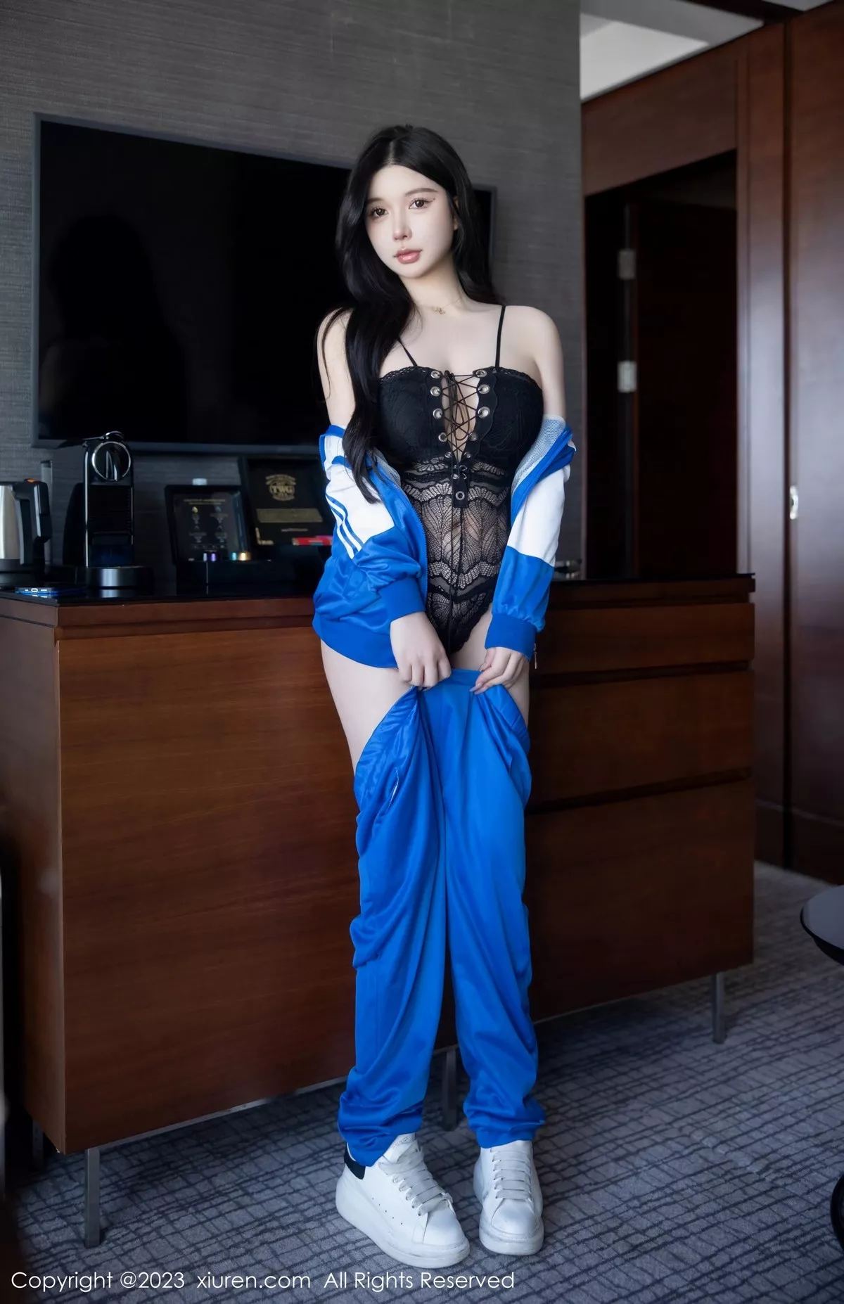 秀人集.com_[XiuRen秀人网]No.6660_模特林珊珊性感蓝色运动服露黑色情趣内衣秀惹火身材诱惑写真101P